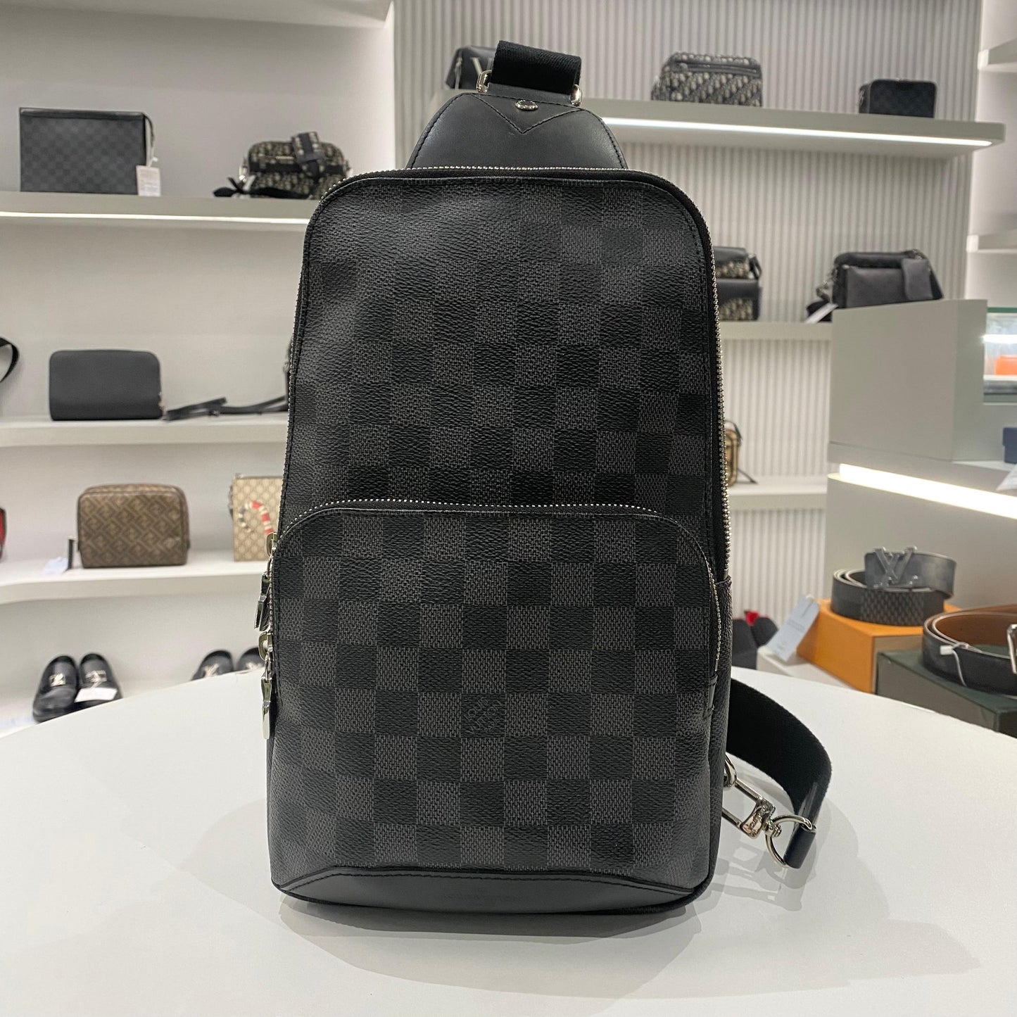 AVANUE DAMIER SLINGBAG