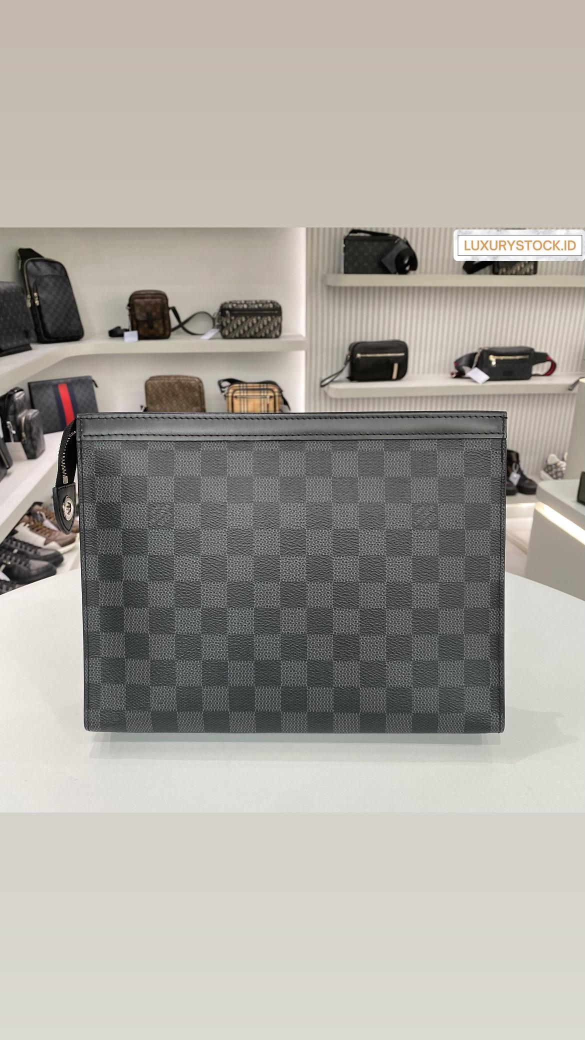 DAMIER POCHETTE VOYAGE BLACK